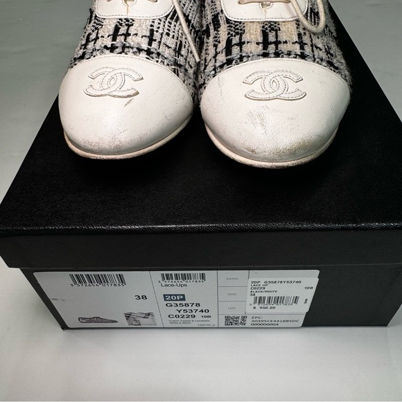 CHANEL Black and white
Tweed Cap Toe CC Lace Up Oxford - Picture 3 of 7